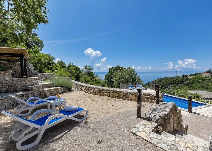 Stonehouse * Makarska