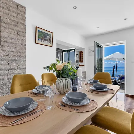Stonehouse Villa *