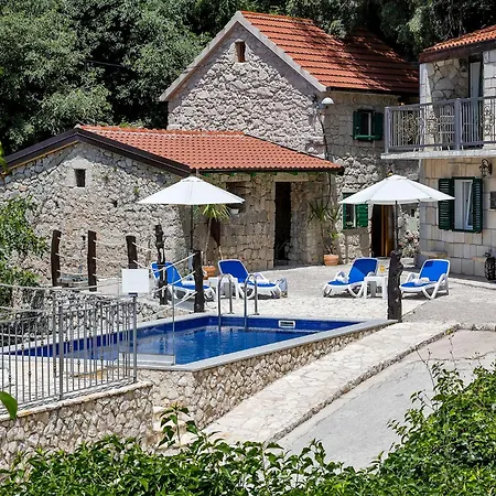 Stonehouse Villa