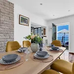 Stonehouse Villa *