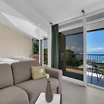 Stonehouse Villa *